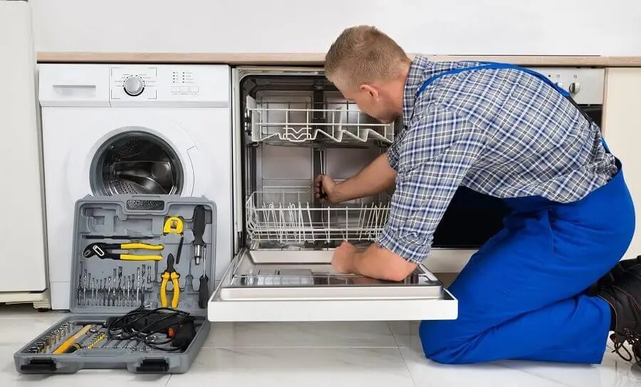 Polatlı LG servisi teknisyen ekibi beyaz eşya tamiri yaparken